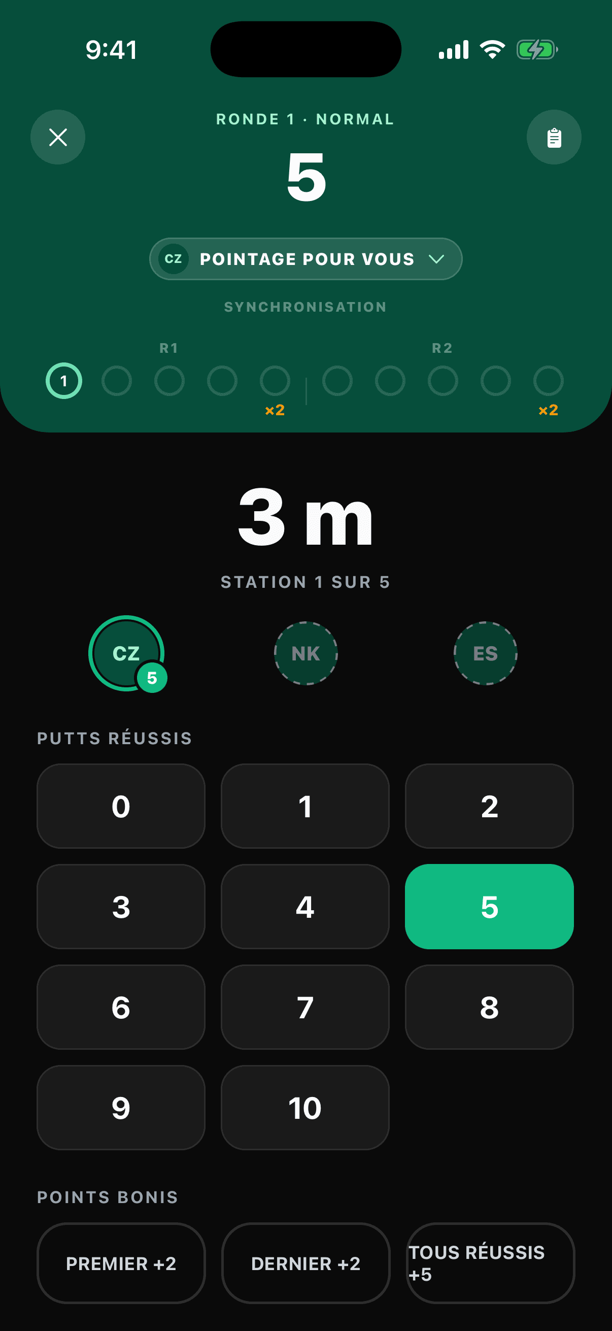 Une carte multijoueur en direct avec trois joueurs qui pointent à un même panier