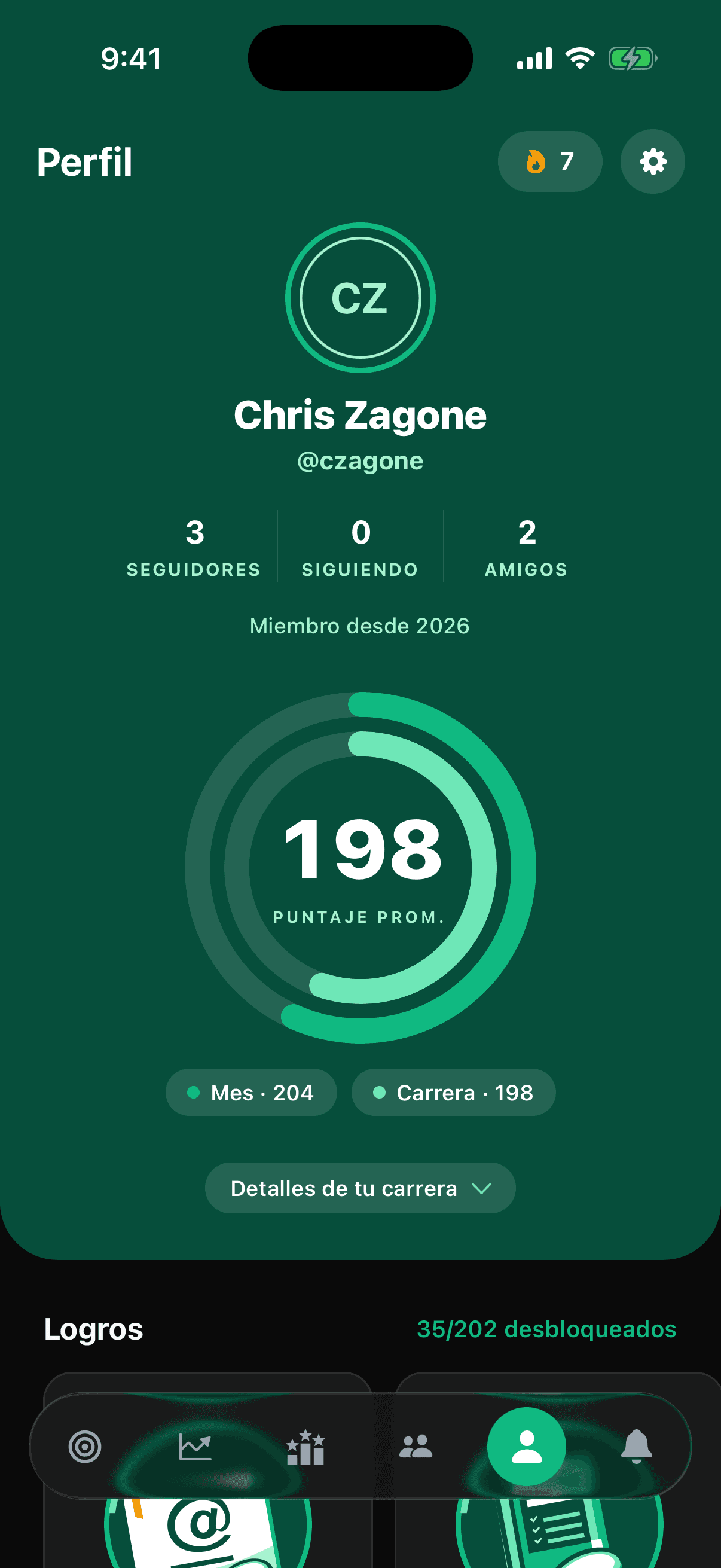 Un perfil de jugador con usuario, racha, vitrina de insignias y rondas recientes