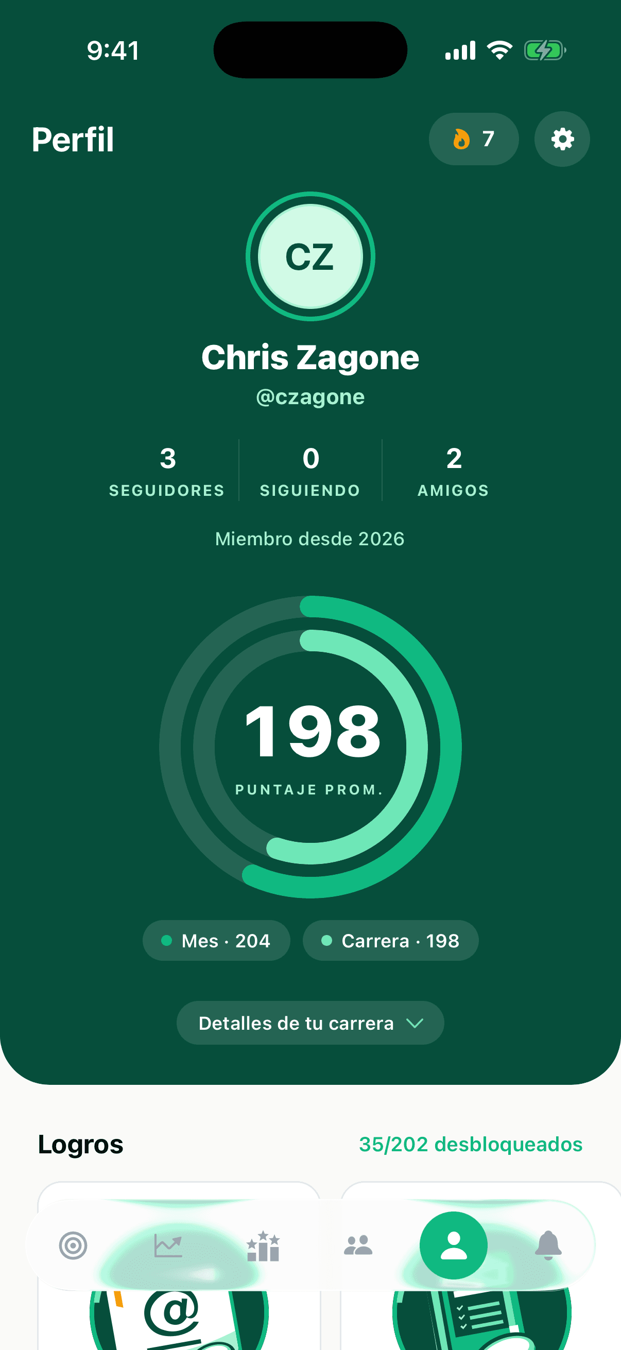 Un perfil de jugador con usuario, racha, vitrina de insignias y rondas recientes