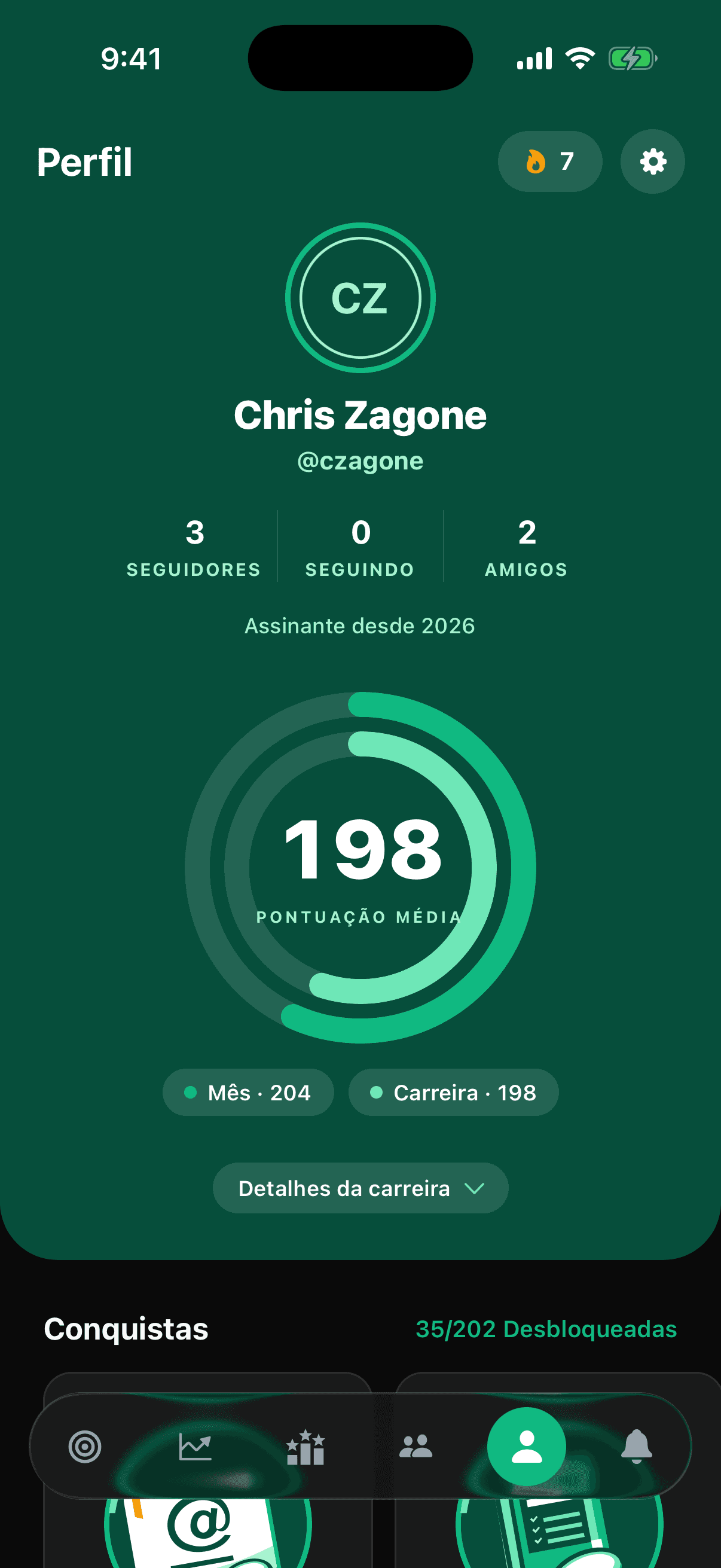 Um perfil de jogador com @usuário, sequência, vitrine de conquistas e rodadas recentes