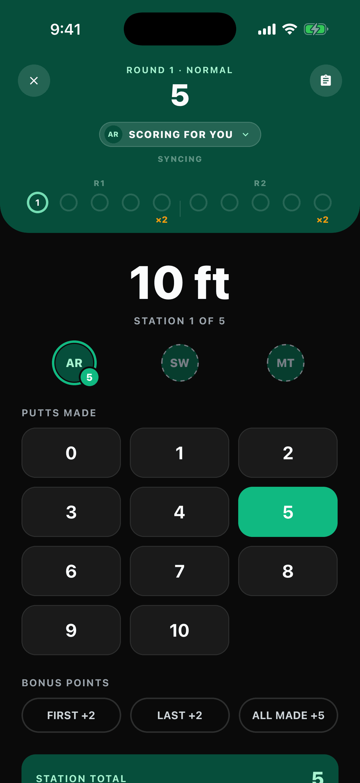A live multiplayer card with three players scoring at one basket