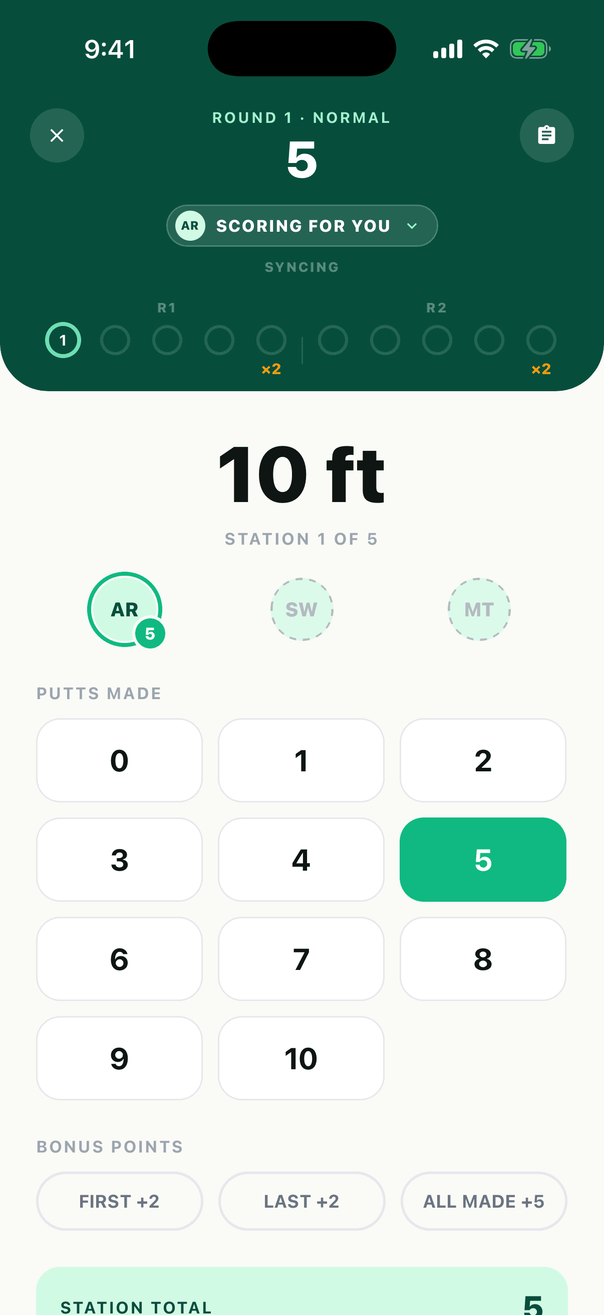 A live multiplayer card with three players scoring at one basket